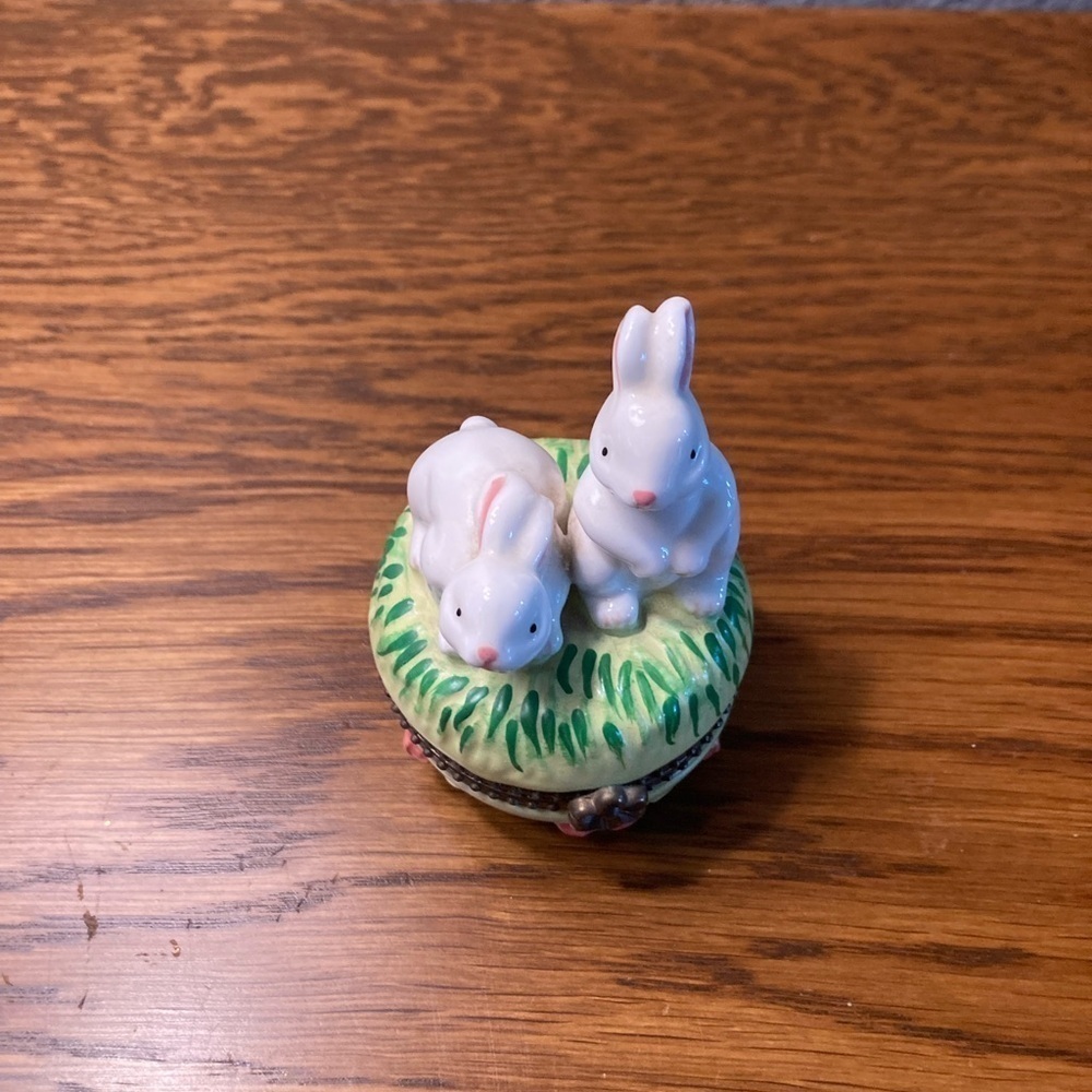 Vintage Bunny Rabbits Trinket Box gift co jewelry ring box